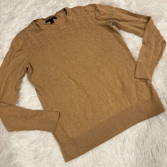 Banana Republic woman’s camel knit long sleeve sweater size small - Picture 1 of 9